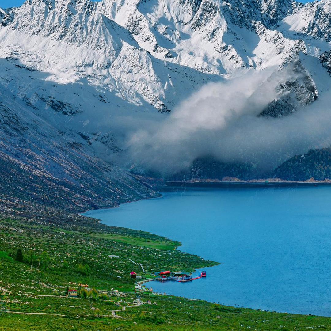 摩旅的何同学🧑‍🎓