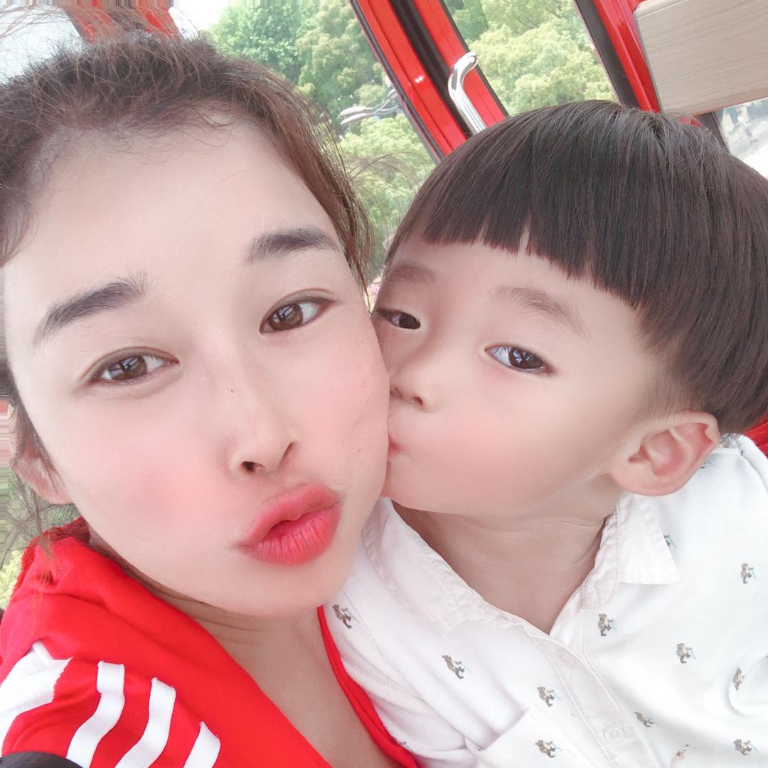 莉莉