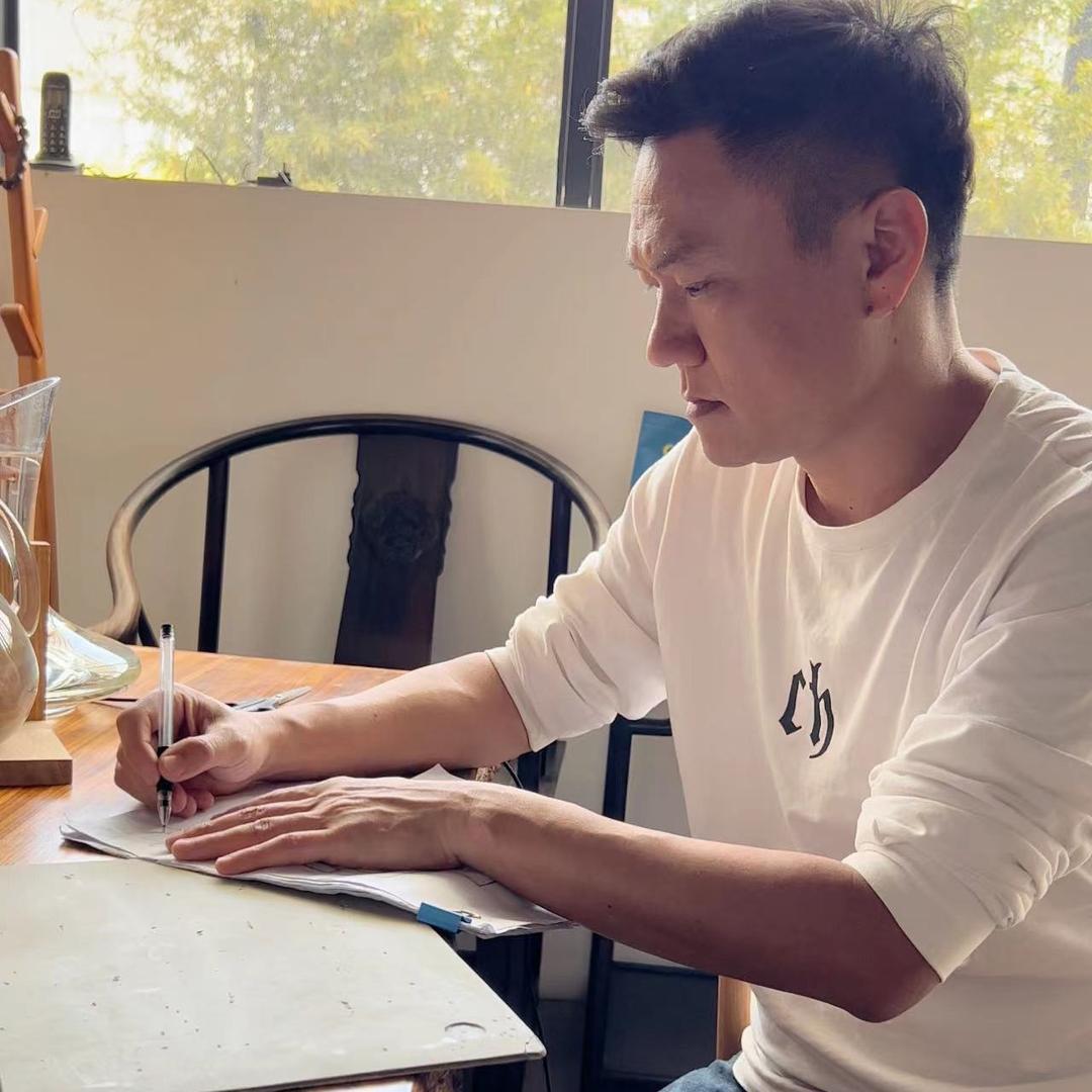 李柱明专注实木家具30年