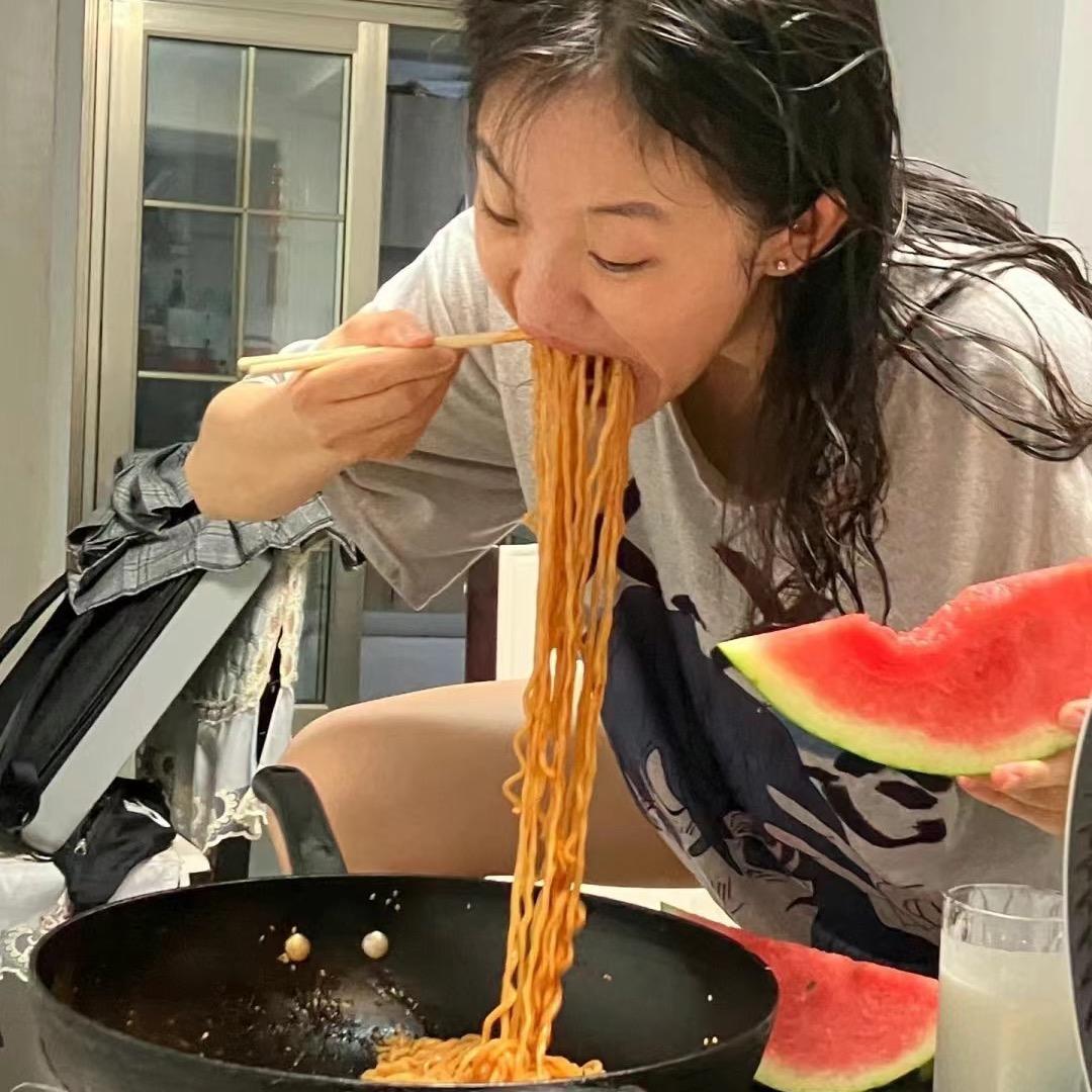 馋嘴妞