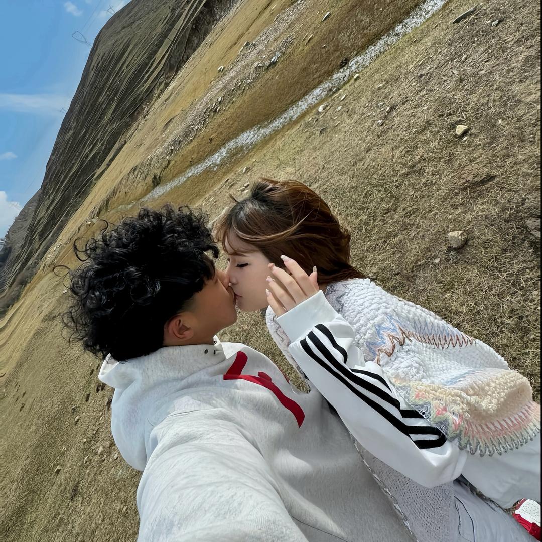 第一页👩🏼‍❤️‍💋‍👨🏽