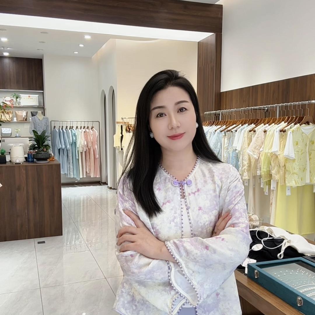 岳阳楼区拾柒服装店