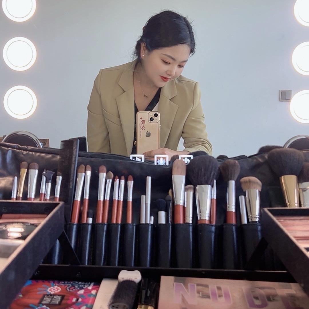 专业化妆师晶晶（招收学员）