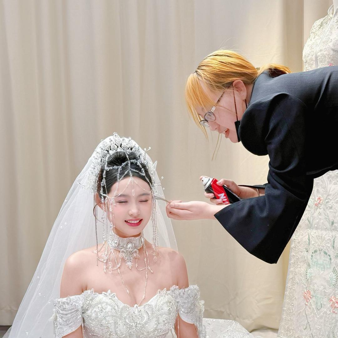 西峰区新娘跟妆+礼服租赁