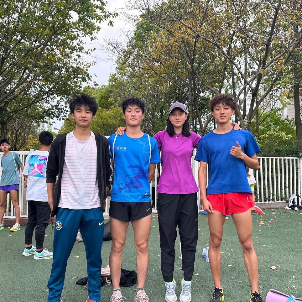 成都炬星中长跑李鑫美