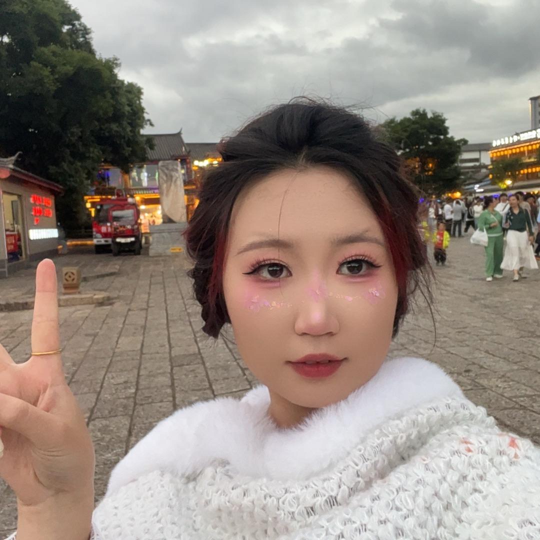 阿霜超爱笑