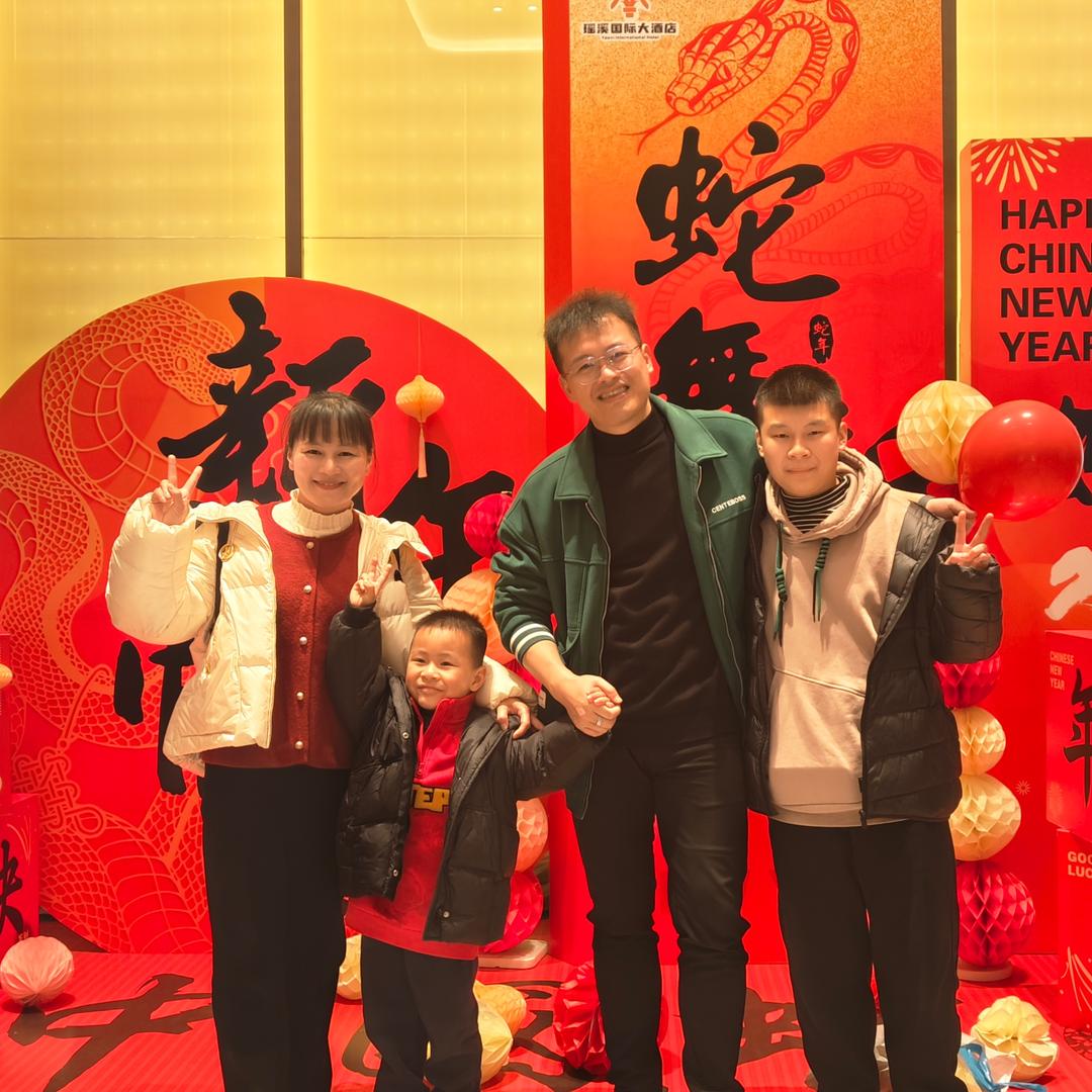 清丽脱俗的小伙头像