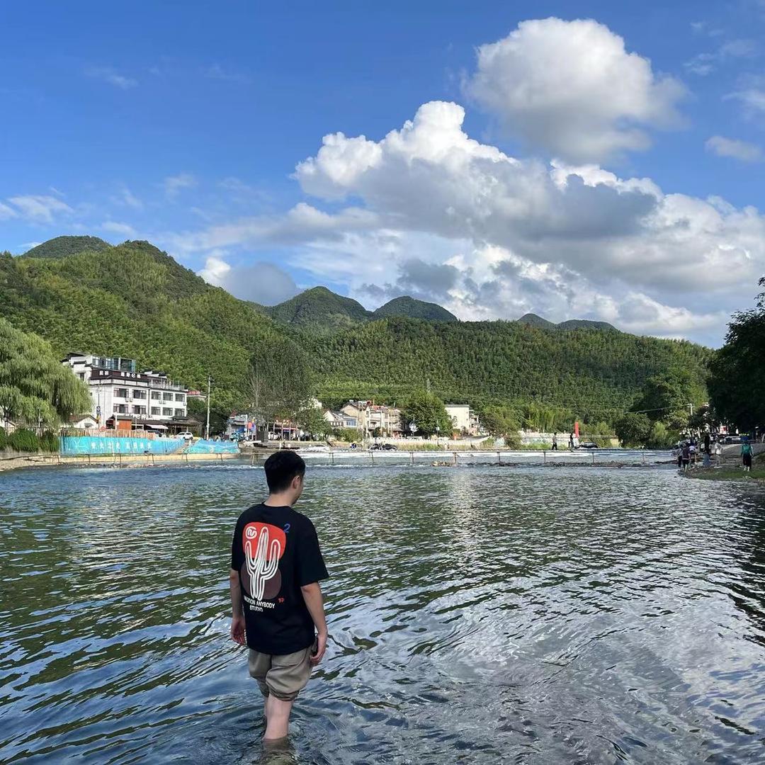 李某某-