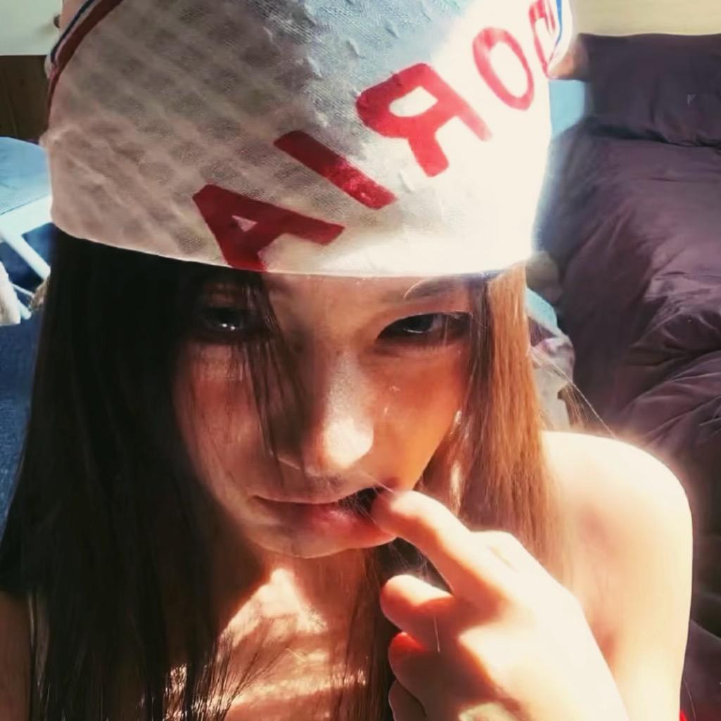 小巷里的旧吉他