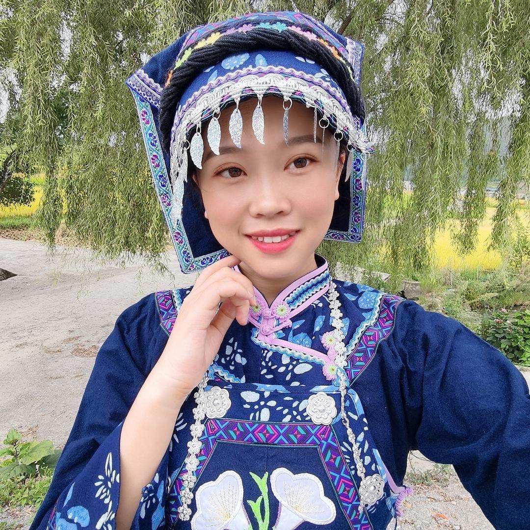 杨倩 布依族
