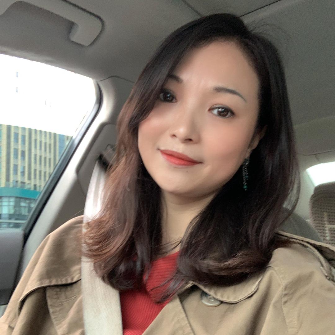 蹦哒的中年美少女