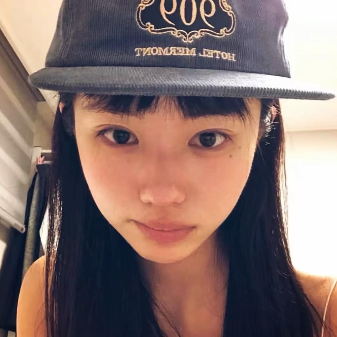 柏菈.