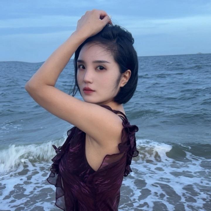 六  月  👄