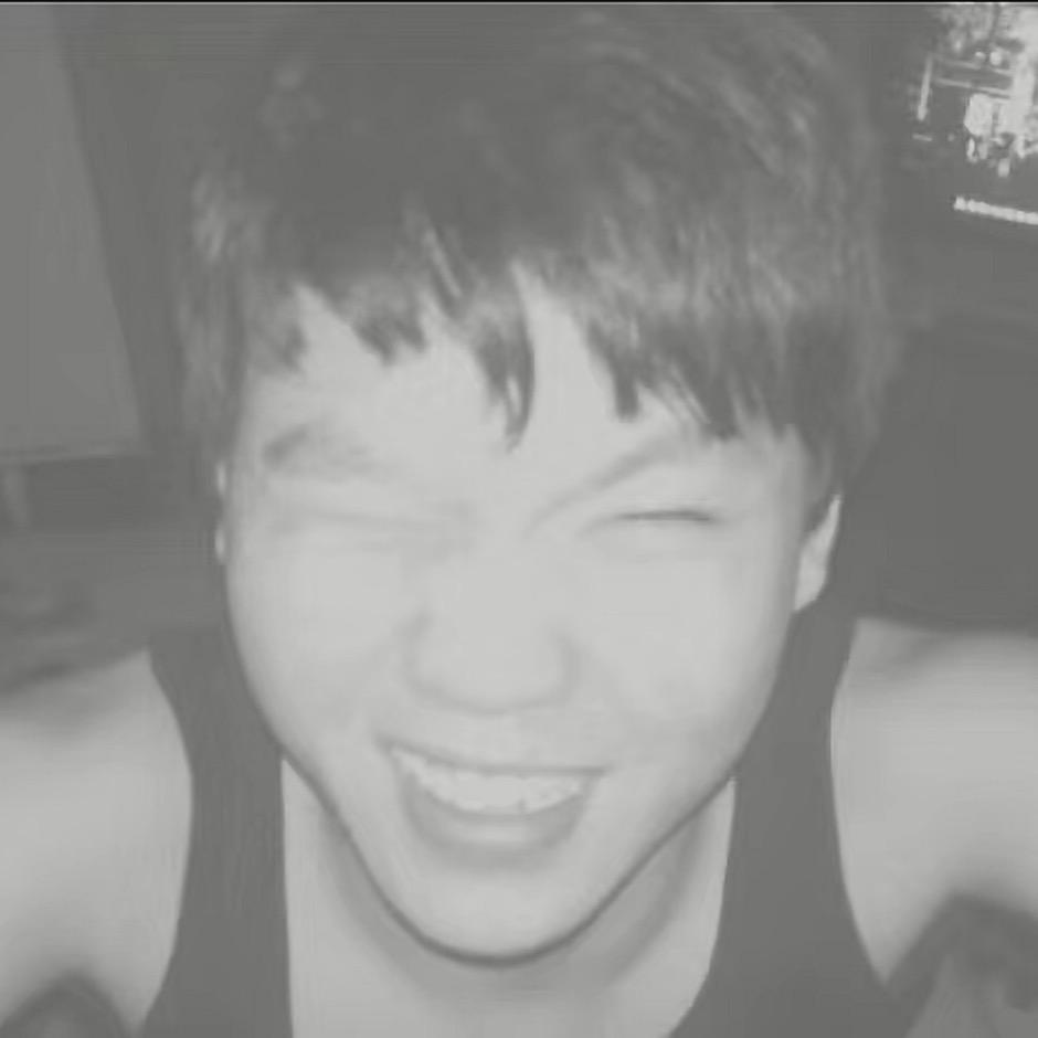 一位不太灵活的胖子