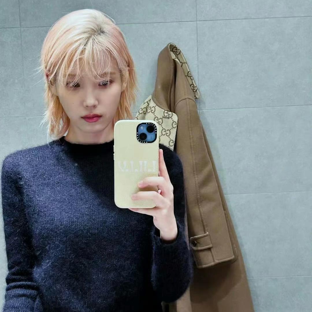 IU.