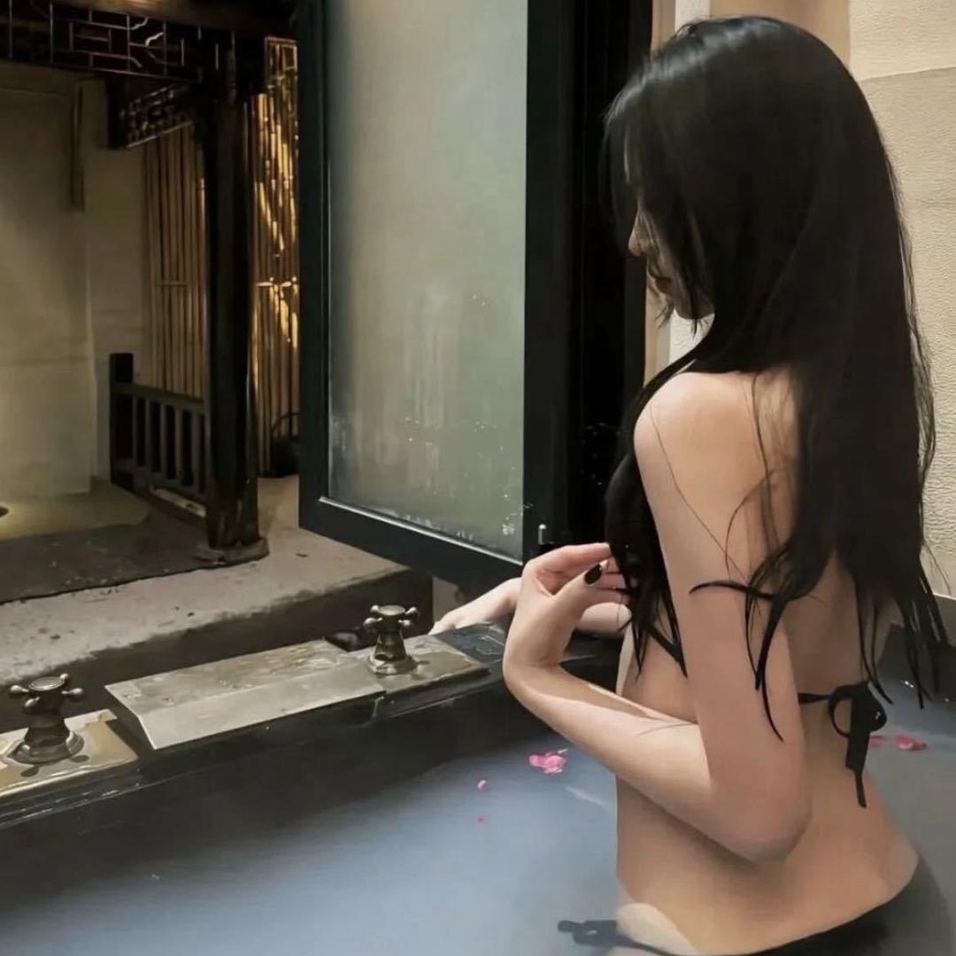 女明欣