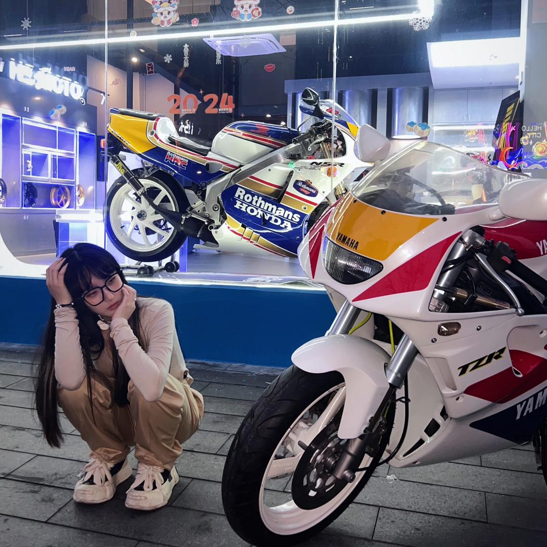睡不醒的Vicky