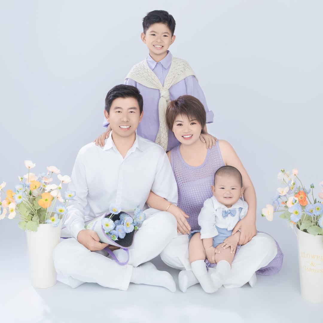 晶晶夫妇一家人