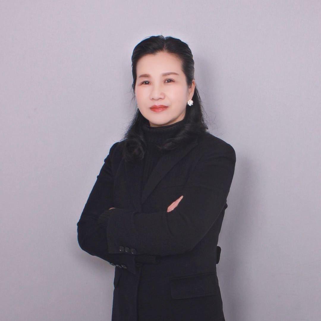 芳芳美业摆摊人