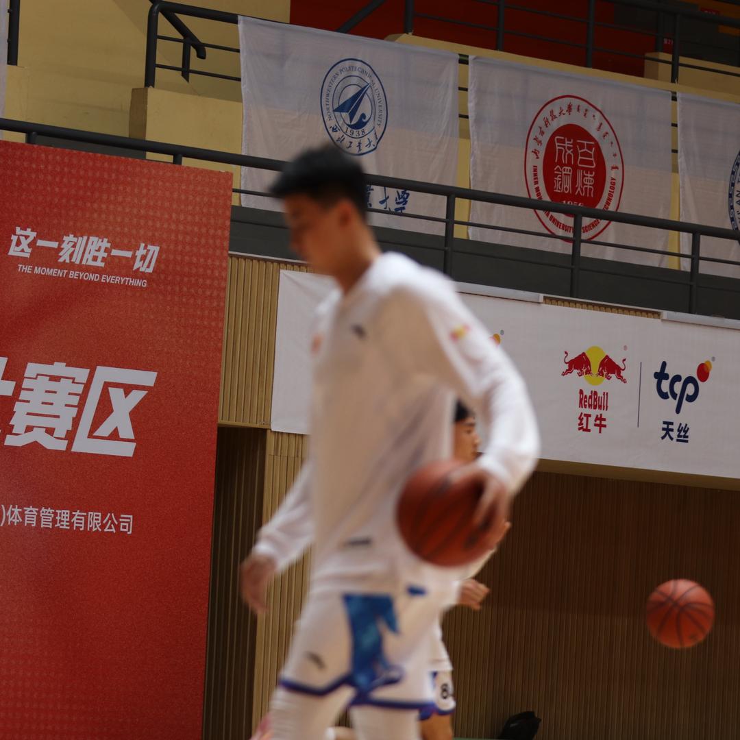 小斌〰.