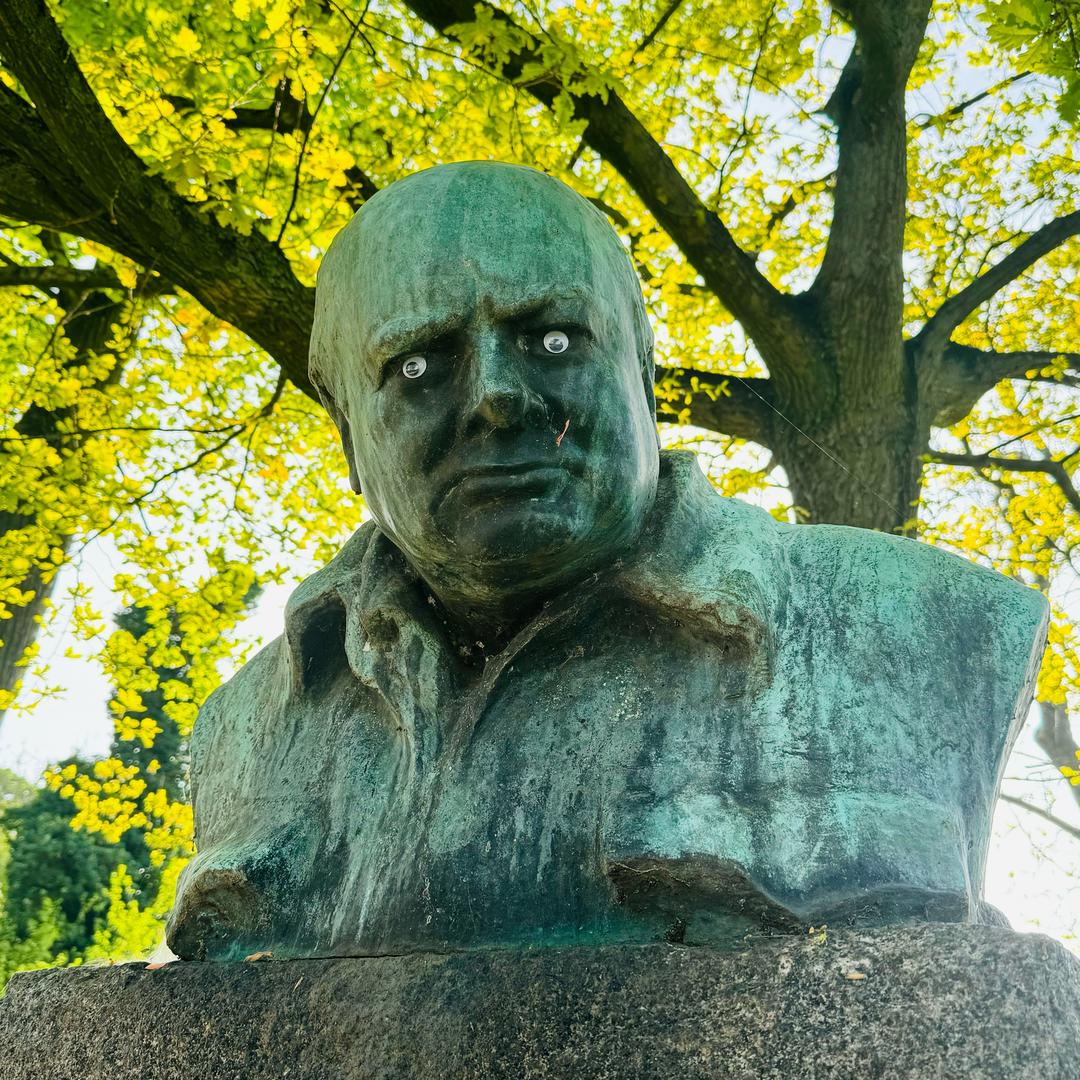 .不是很帅的吴帅哥