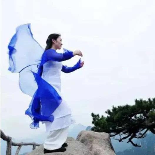 站桩的乔莉