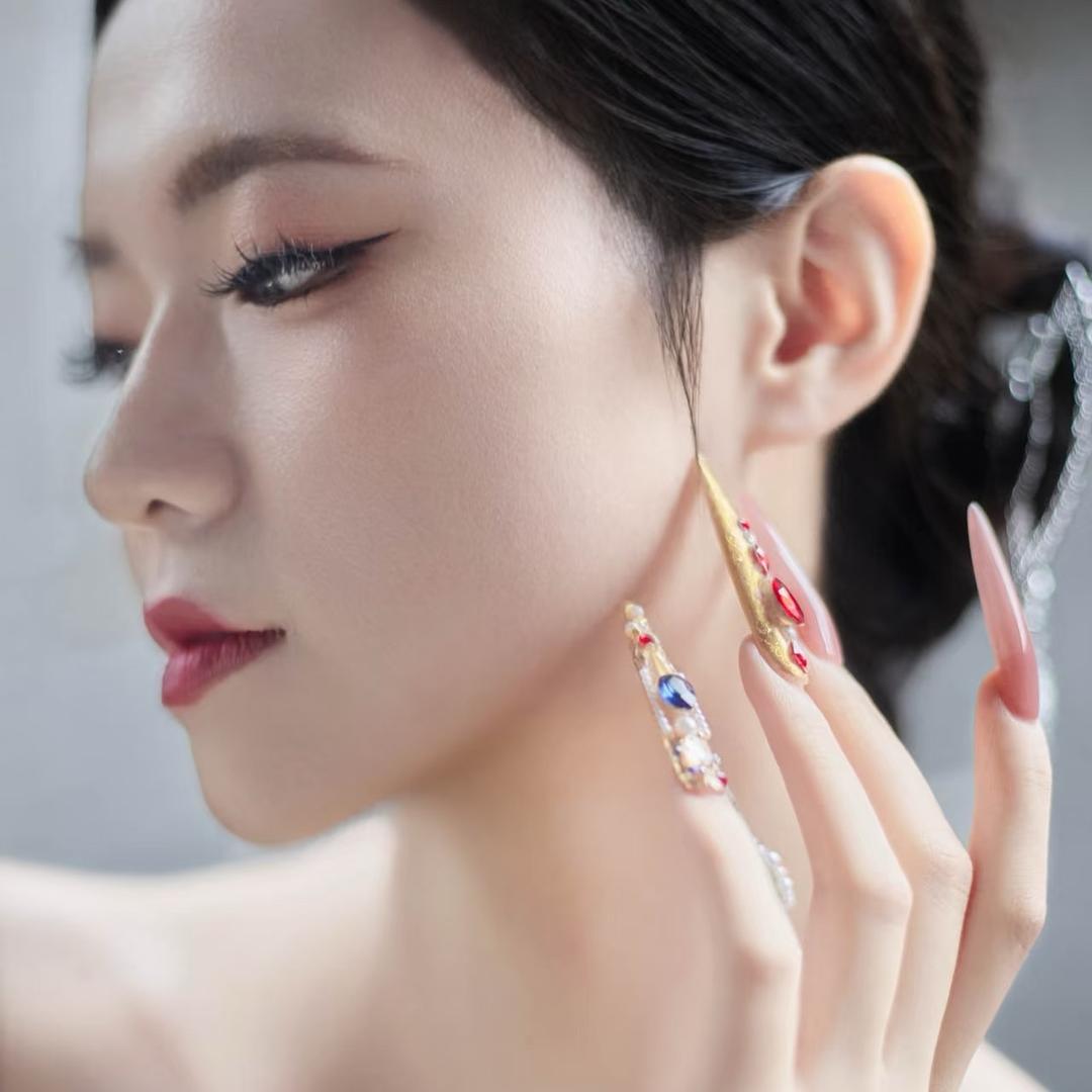 莫可美甲师小余