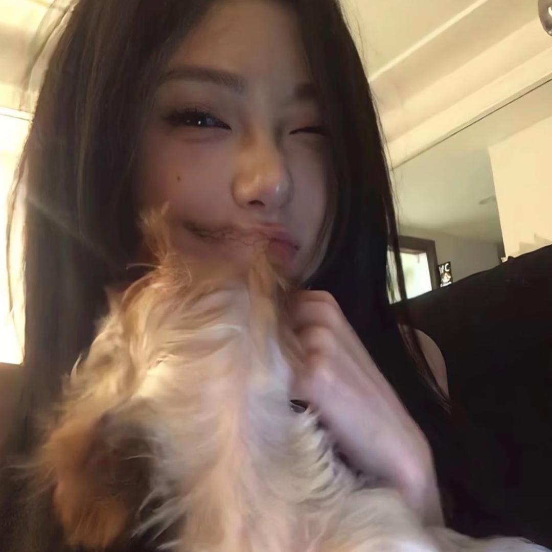 美女emo了
