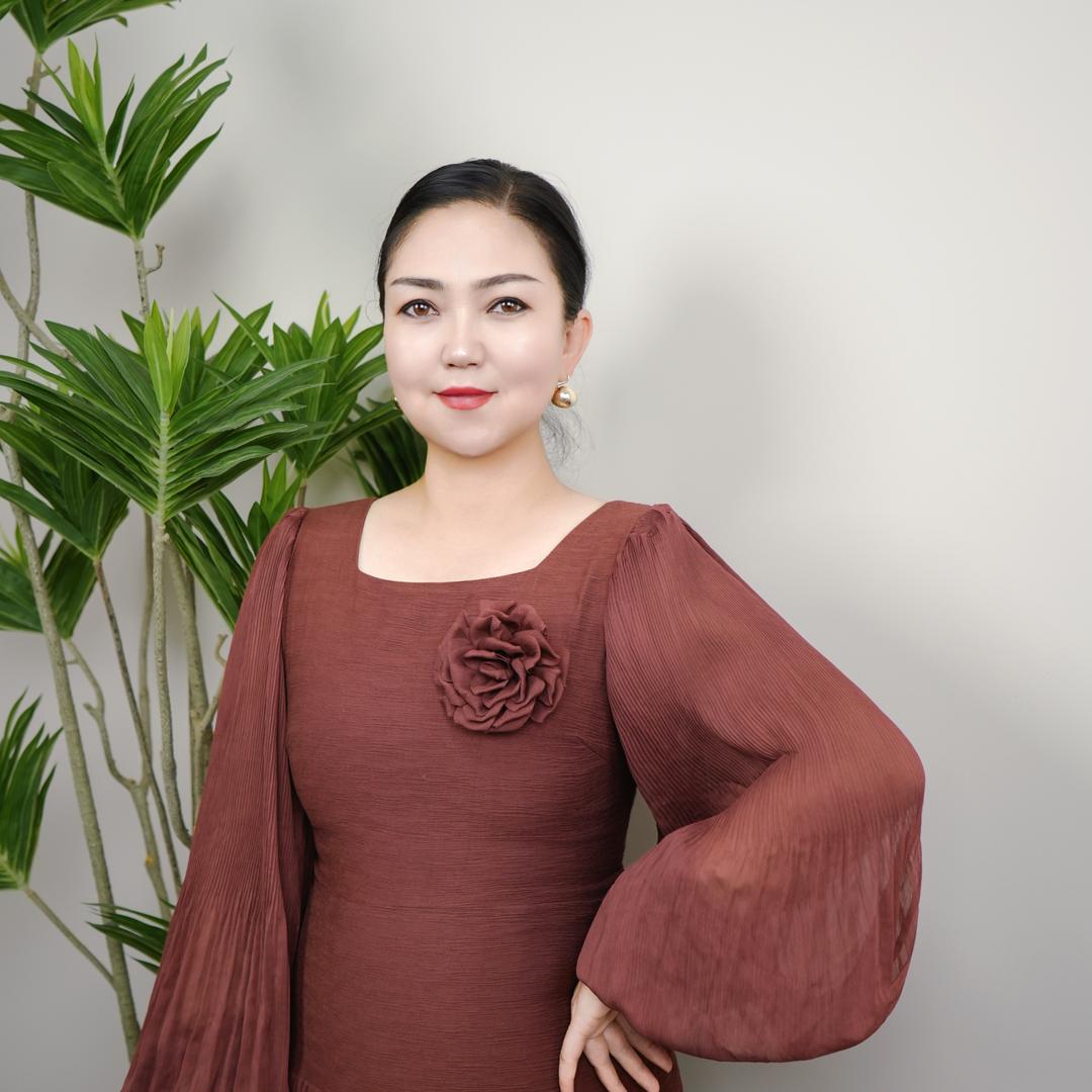 努尔给雅服装