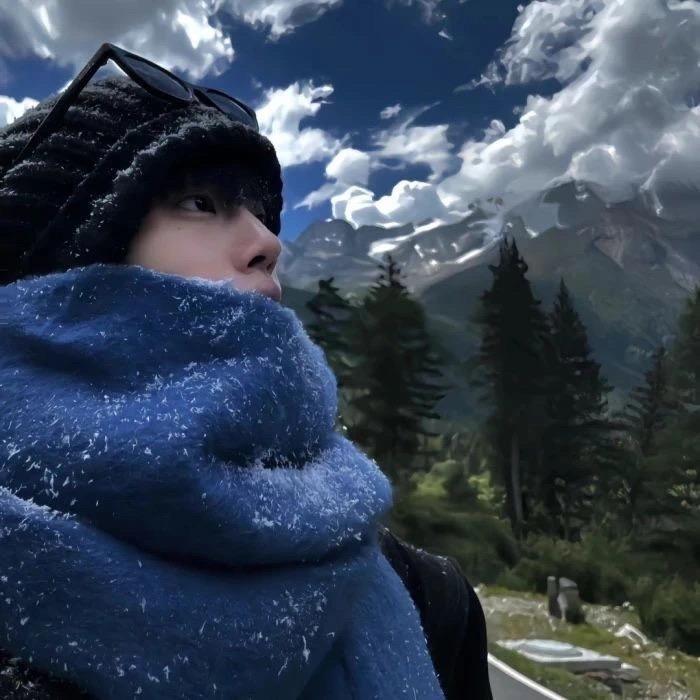 扔核弹的小灰机