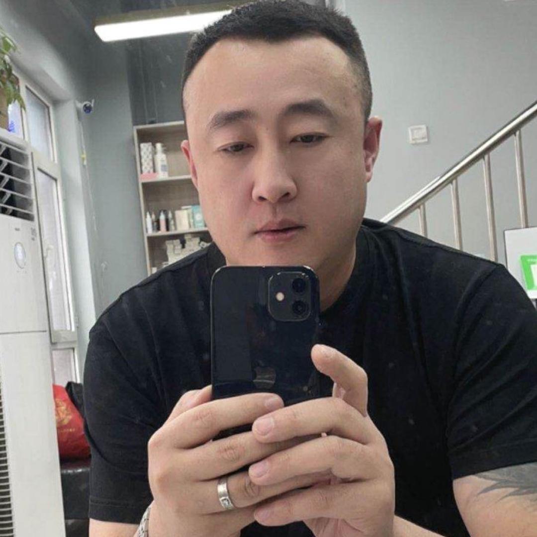 刘明