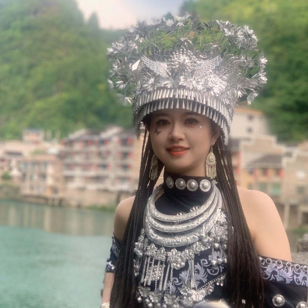 侗族女孩share