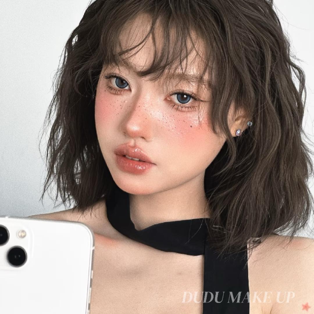 驻马店会拍照的化妆师杜麓一