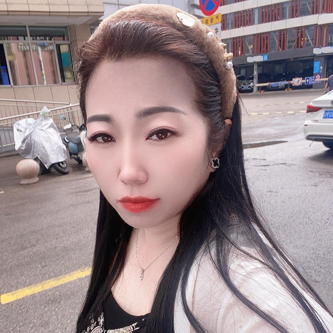 卖吉利的小姐姐
