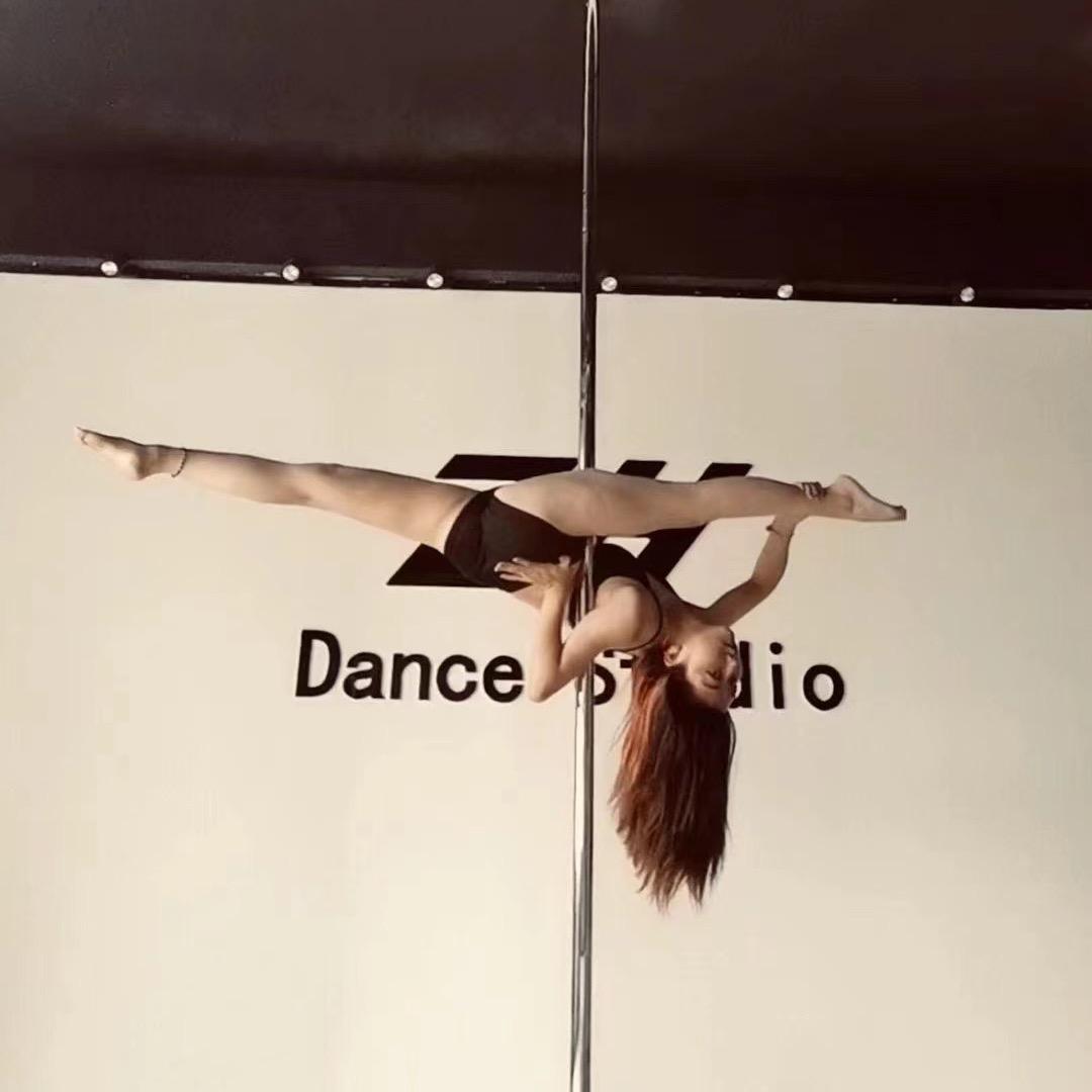傲傲💃钢管舞