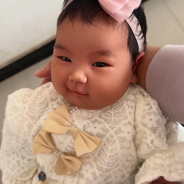 @小苹果朋友圈，搜索名字能看到橱窗入口
