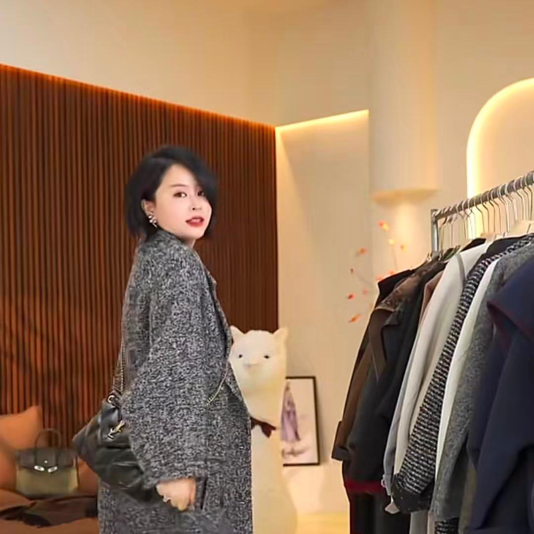 李大美高端羊绒工厂店【精致穿搭】