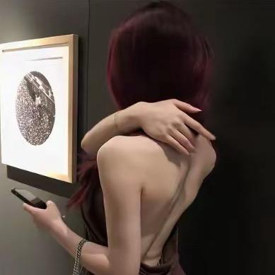 优优.