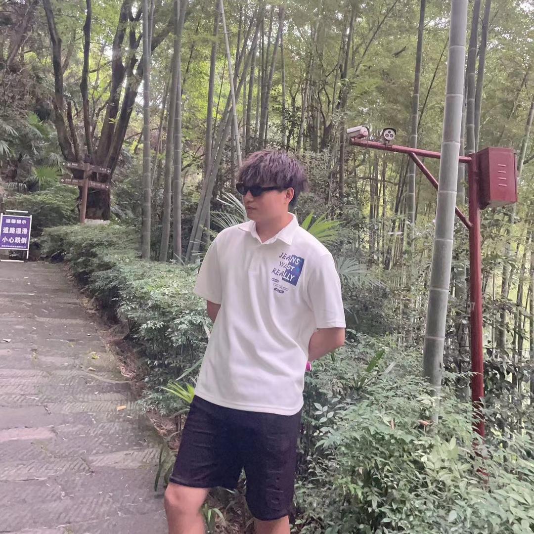 小何吃东西