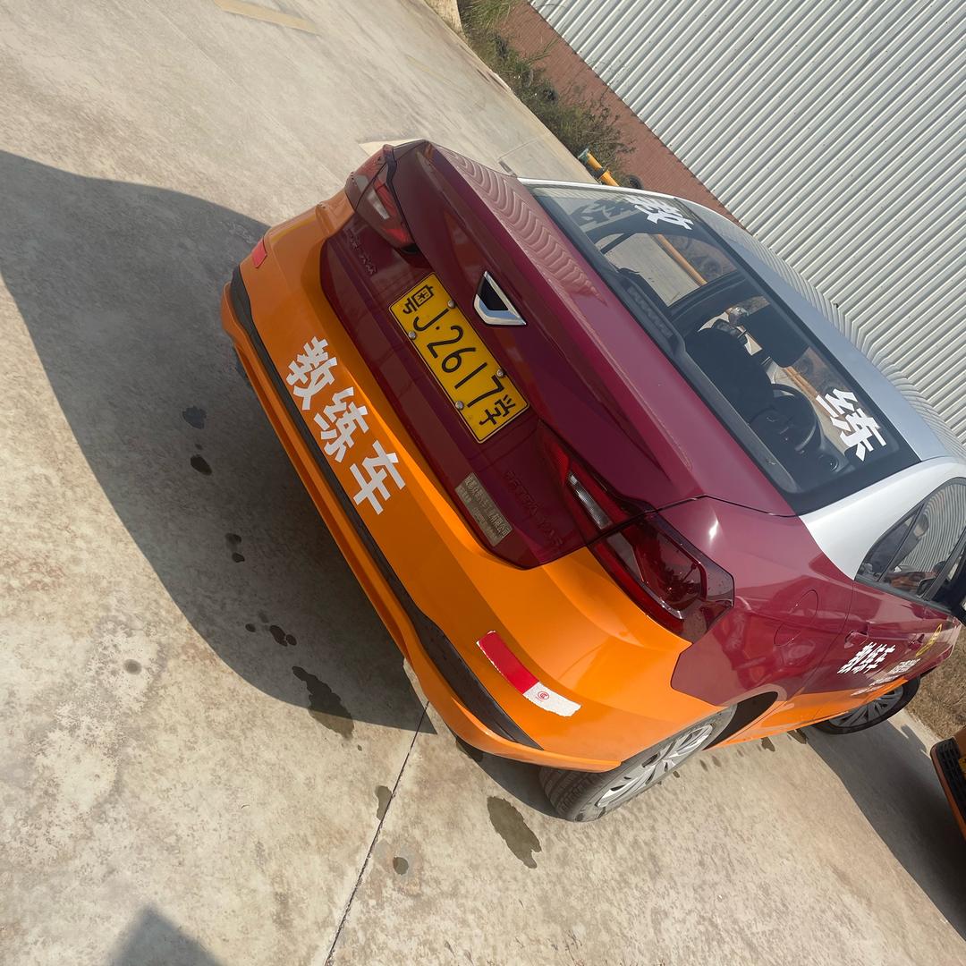 问鼎驾校汤教练