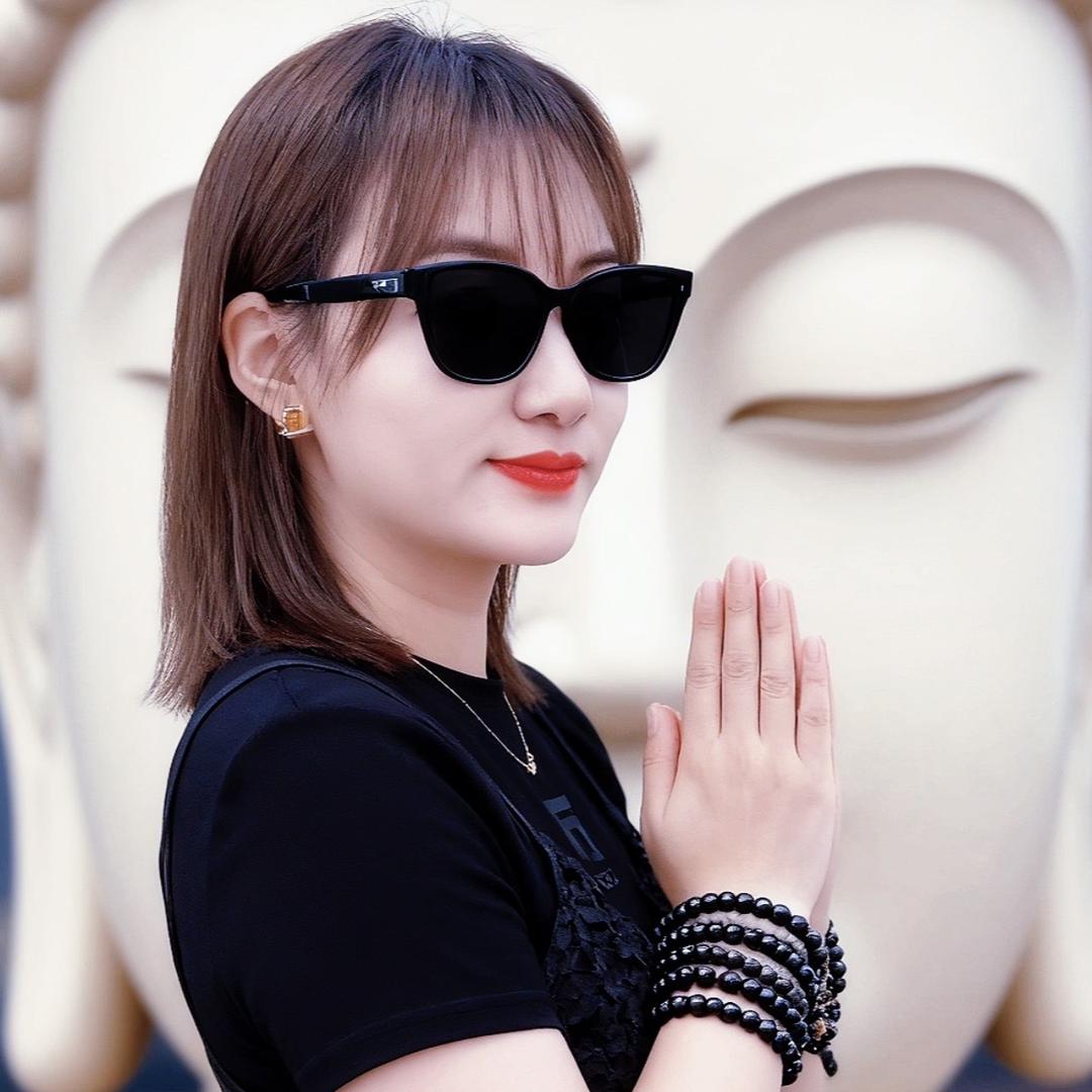 雅婷，拉卡拉海宁中路店