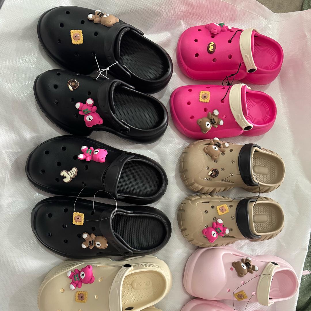 晋江库存拖鞋地摊贸易批发