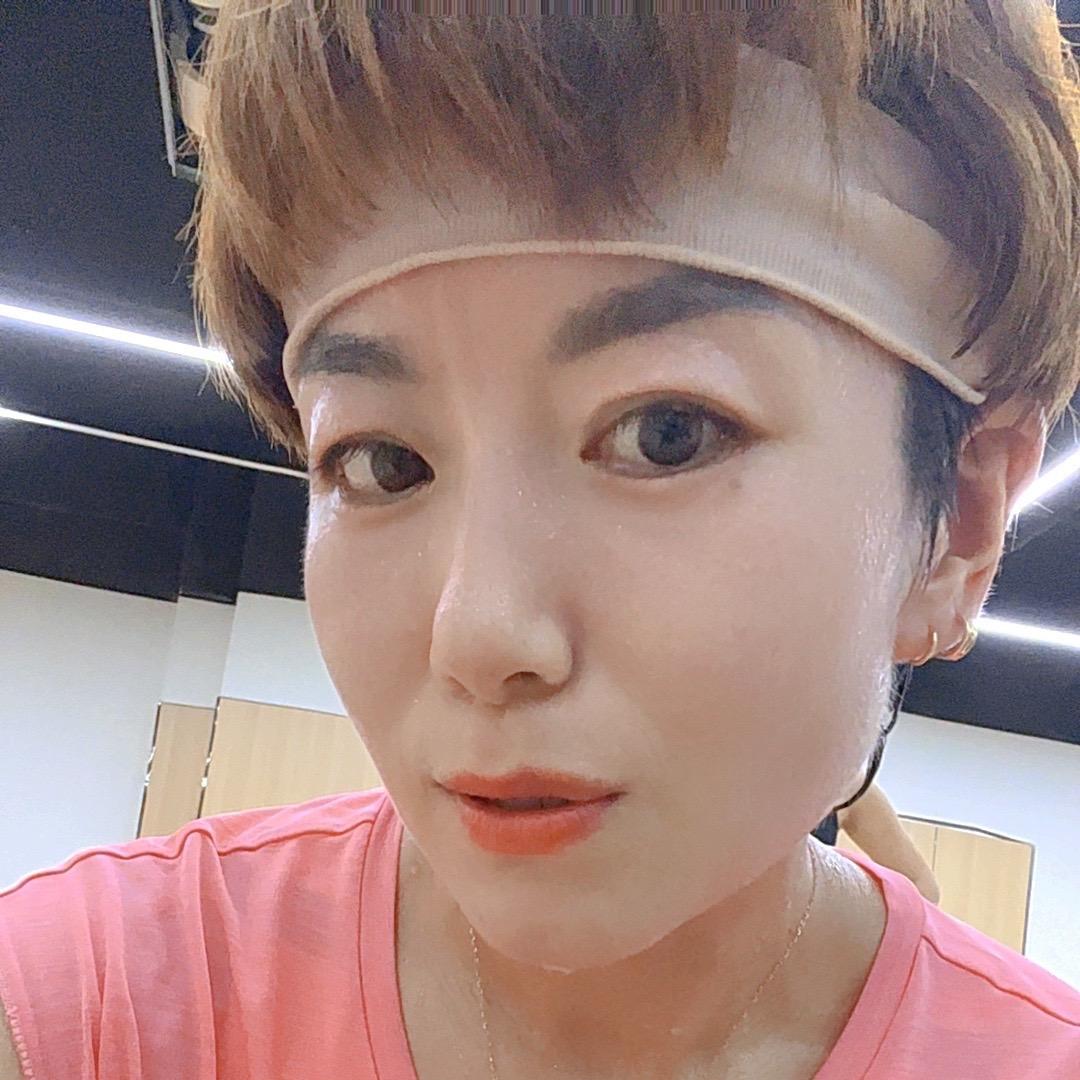 爱上跑步的丽丽