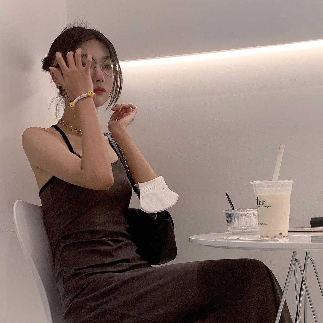颜是茶颜悦色的颜