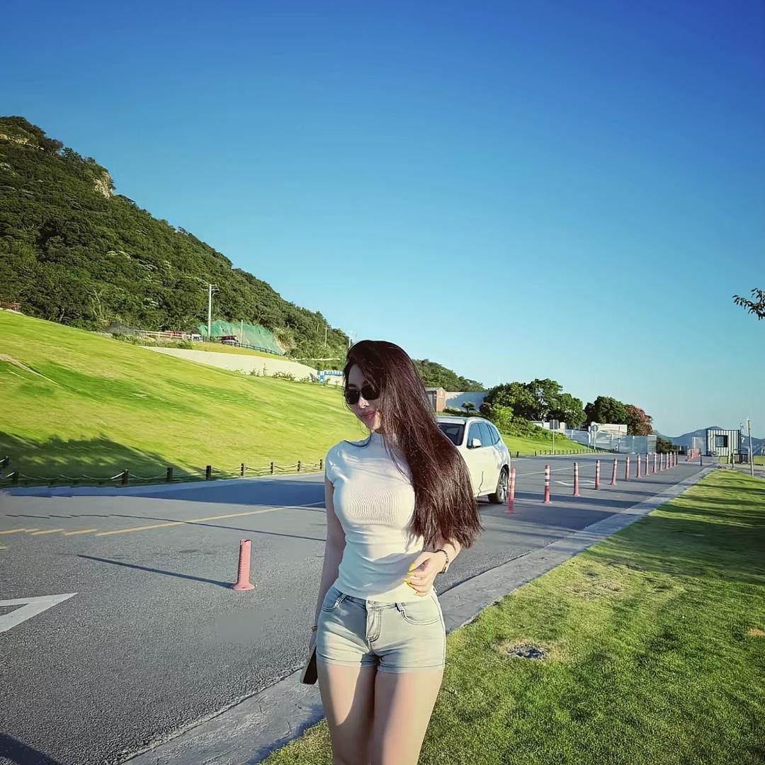 梦梦.