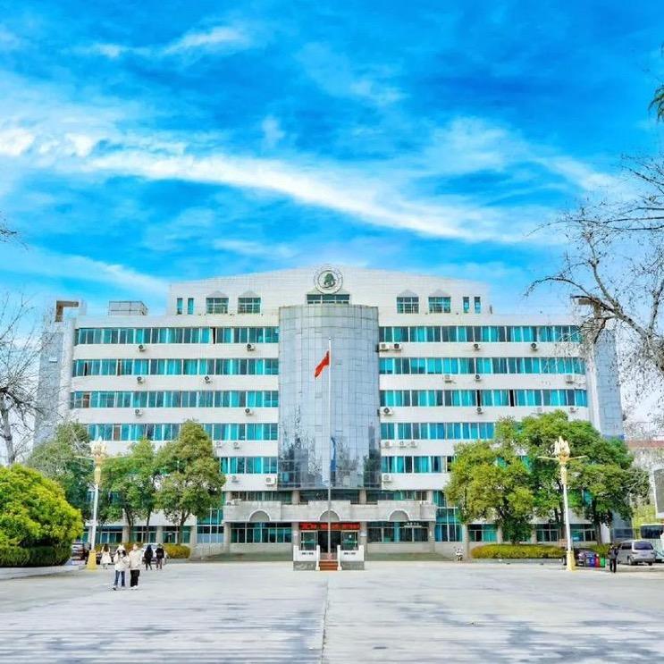 林校磊磊.