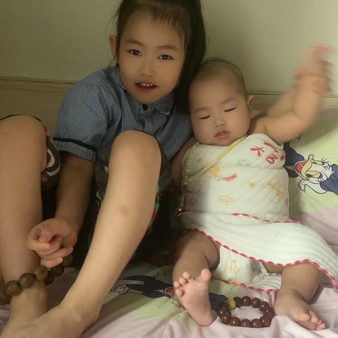 杨杨得意。