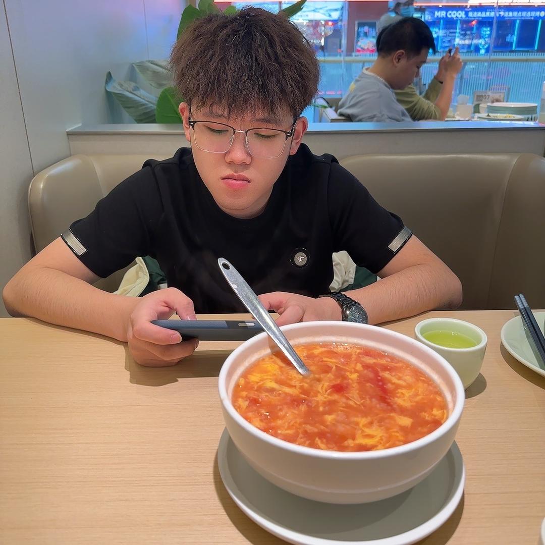暴打迪迦㊙️