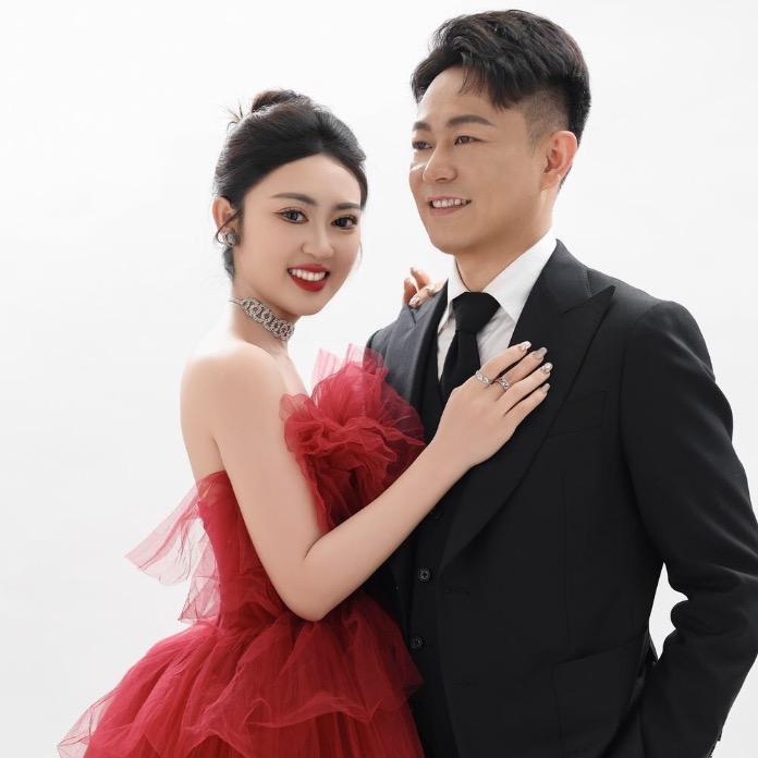妍伊夫妇认亲纳福盛典助理