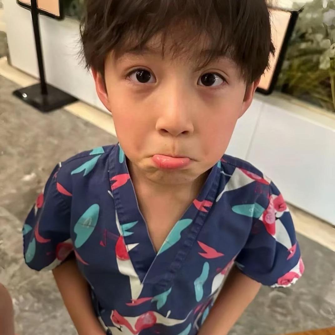 爱扔手抓屁
